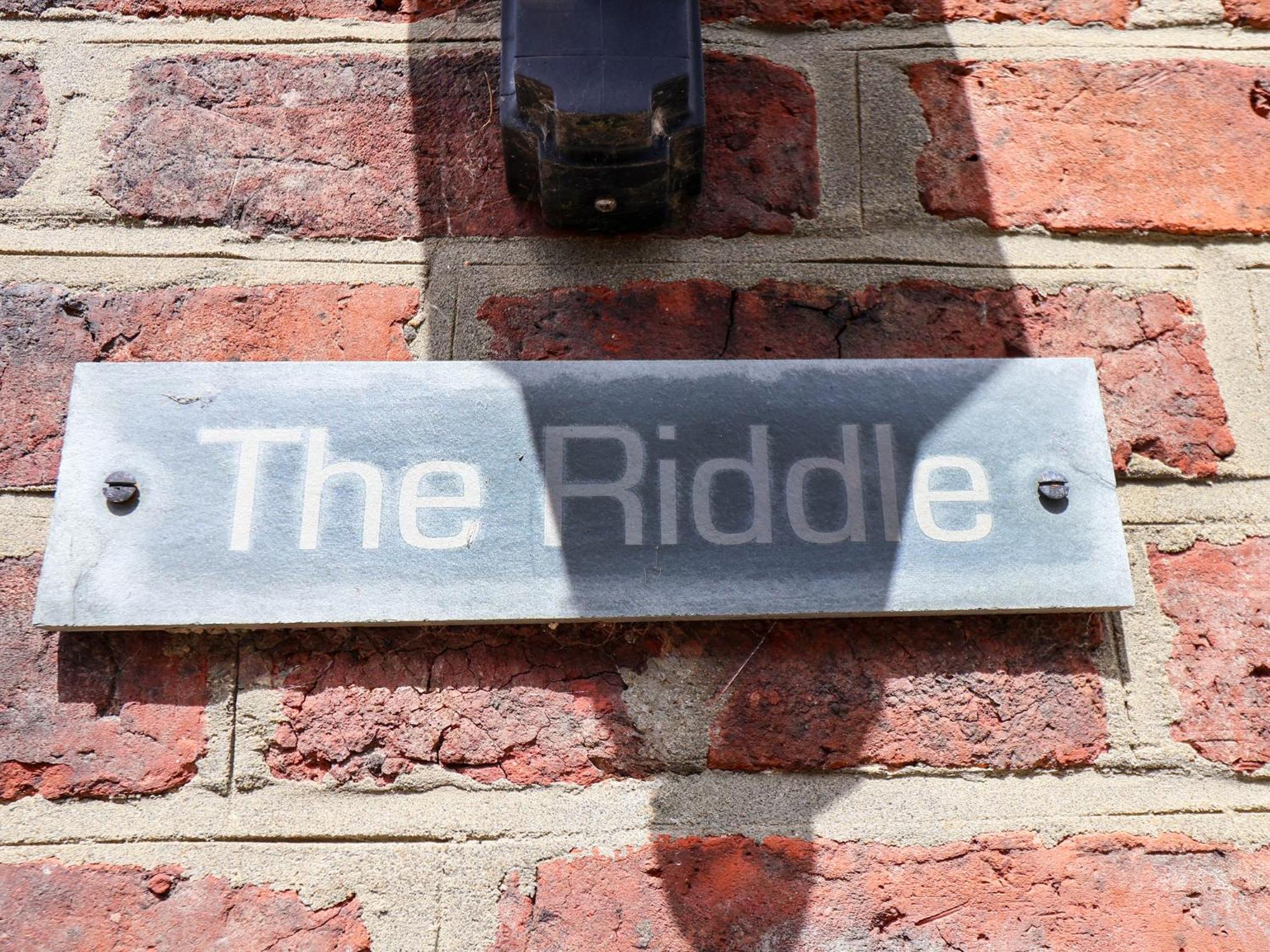 The Riddle Villa Whitby Exterior photo